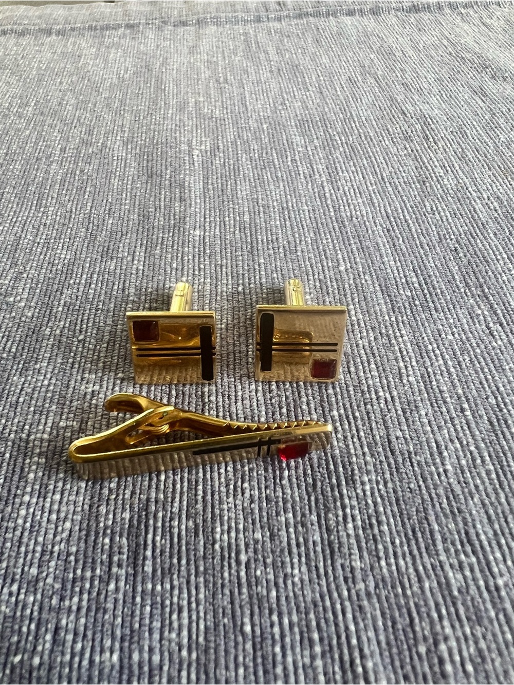 Gold Tone Men's Cufflink and Tie Bar Set with Red  & Black Accent